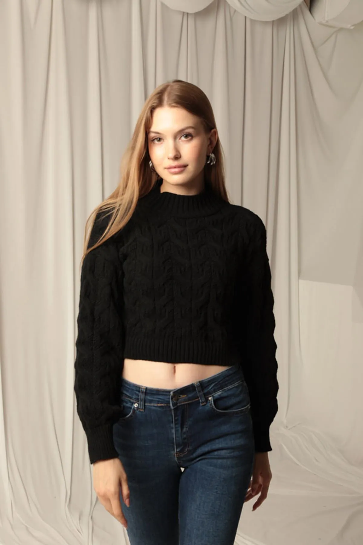 KKT Knitwear Fabric Knit Detailed Women's Black Sweater - Tangancícuaro de Arista